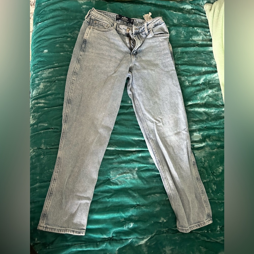 Hollister 3R light wash jeans